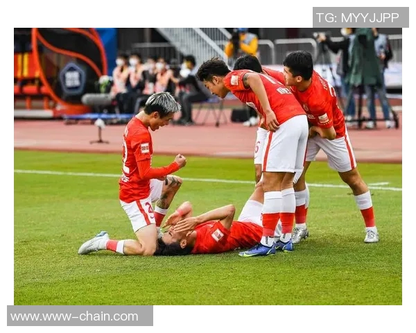 广州足球队防守反击策略分析及其成败得失探讨